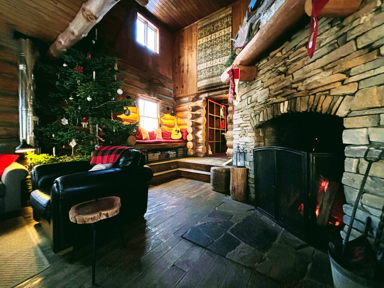 Log Cabin Christmas Tree